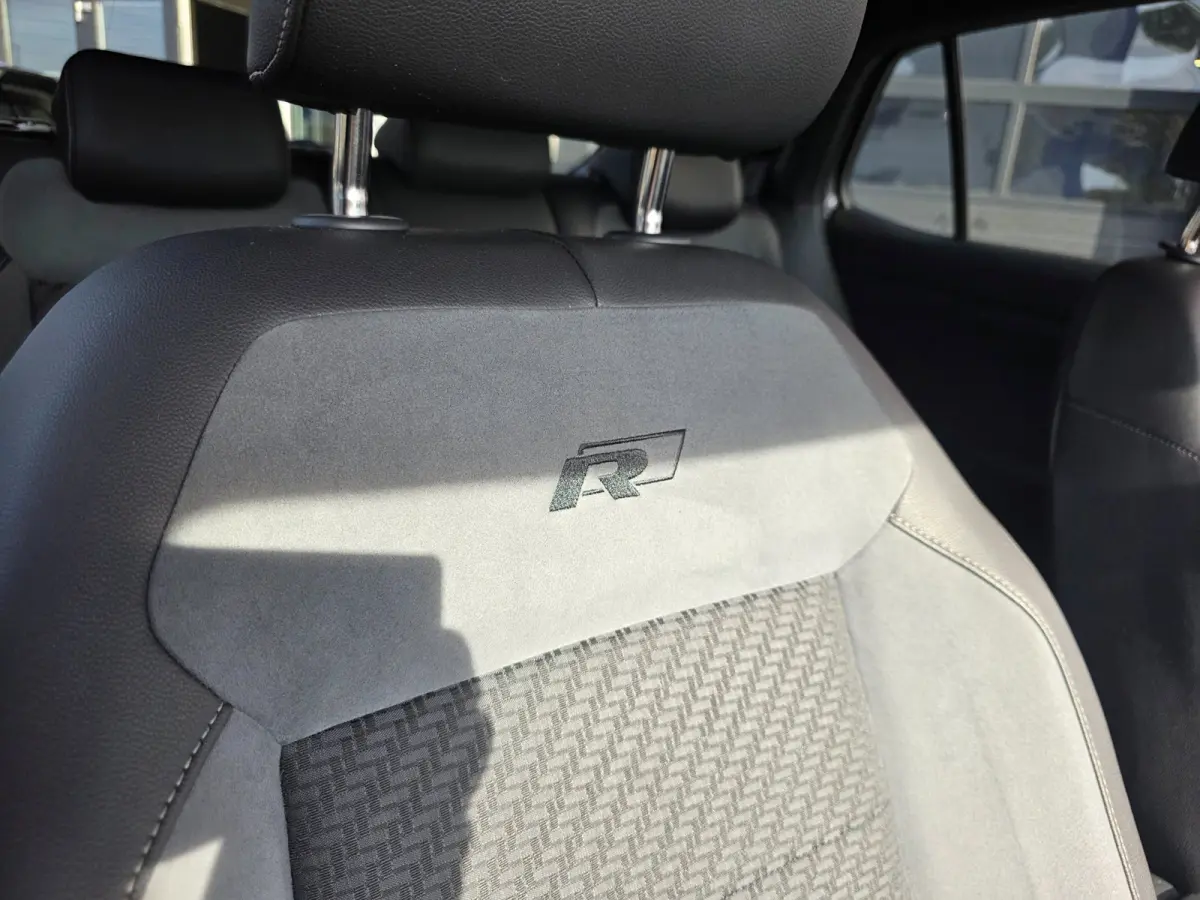 1.0 TSI R-Line | CAMERA | ADAPTIVE | CARPLAY | CLIMA | 18 INCH | KEYLESS