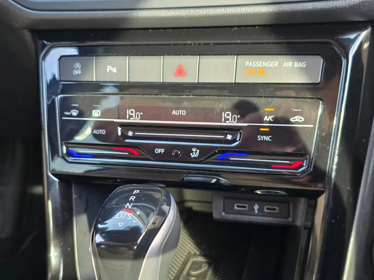 1.0 TSI R-Line | CAMERA | ADAPTIVE | CARPLAY | CLIMA | 18 INCH | KEYLESS