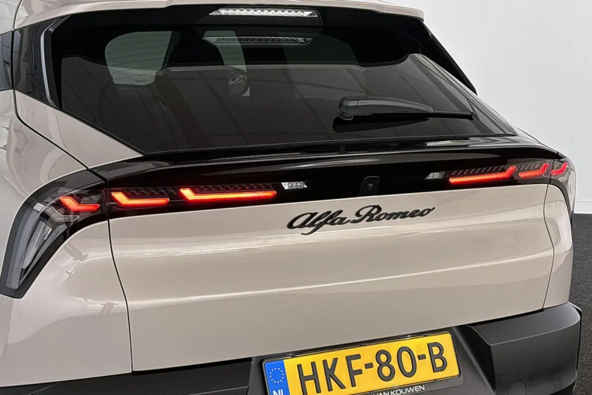 1.2 Turbo Hybrid Ibrida Speciale Pack Techno Stoelverwarming Camera