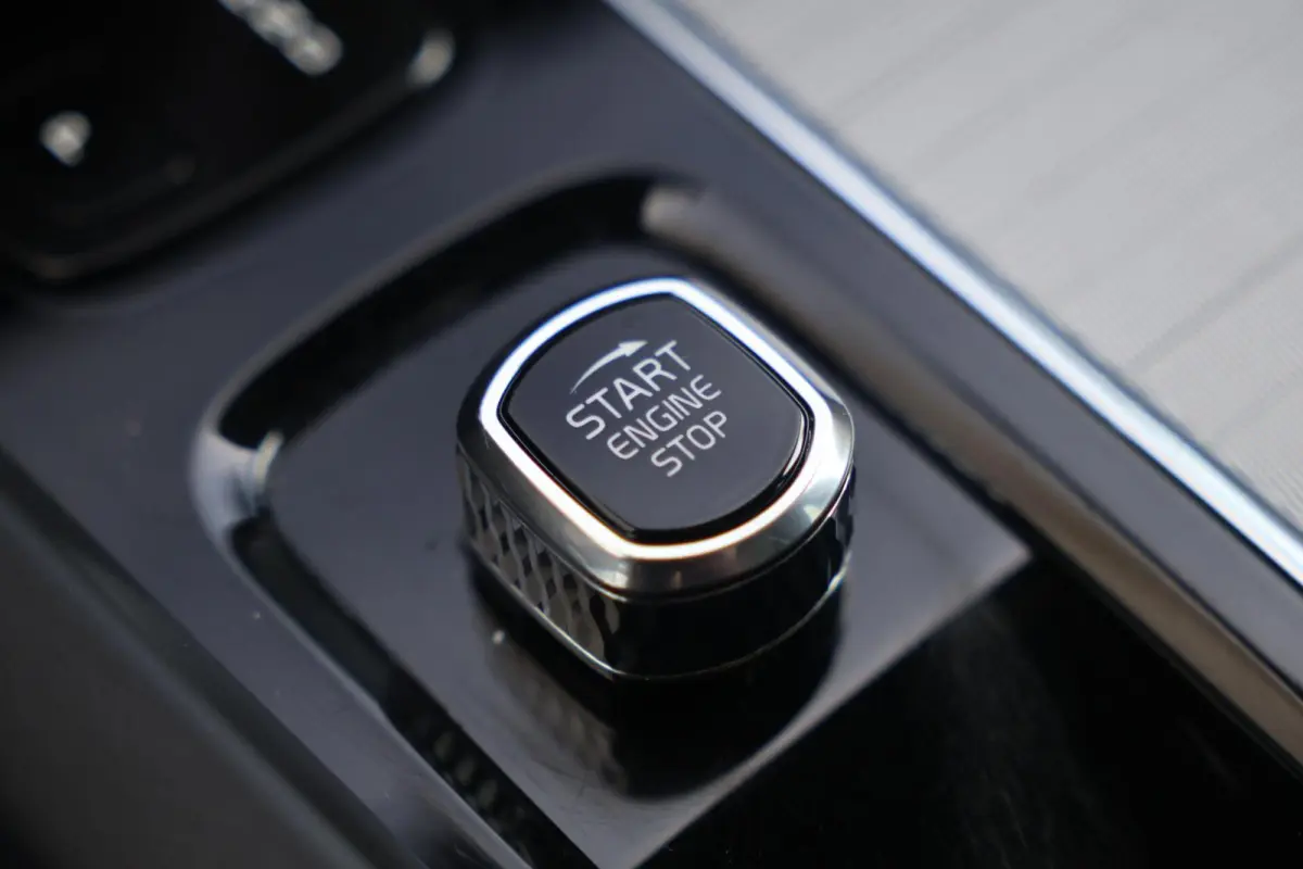 B5 R-Design | Stoelverwarming | Trekhaak | 360° Camera | Panoramadak | Pilot Assist | Memory Seats | Glossy Black | Keyless