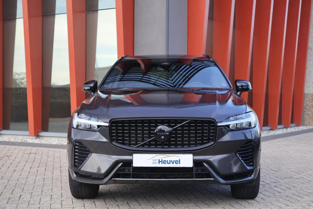 B5 R-Design | Stoelverwarming | Trekhaak | 360° Camera | Panoramadak | Pilot Assist | Memory Seats | Glossy Black | Keyless