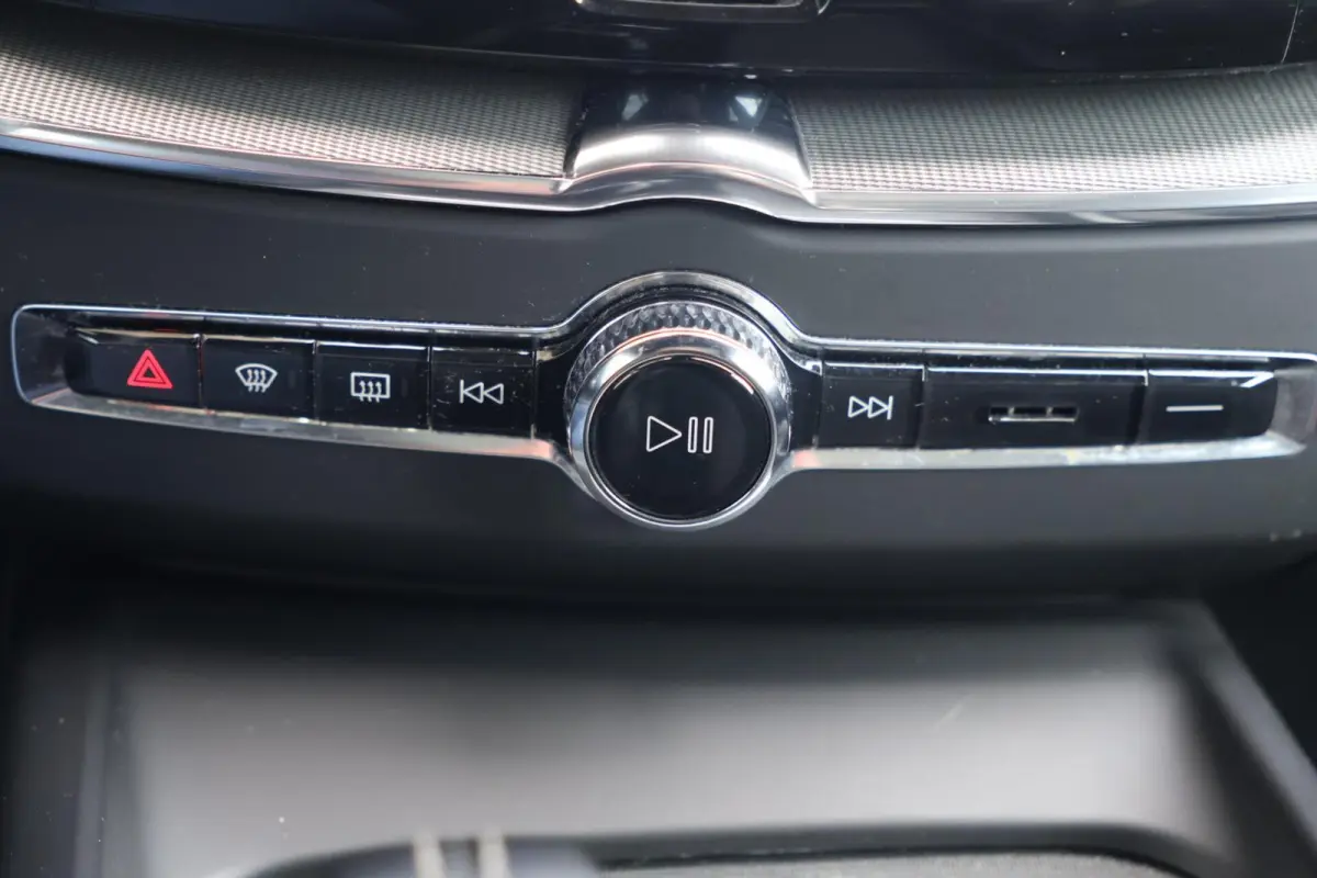 B5 R-Design | Stoelverwarming | Trekhaak | 360° Camera | Panoramadak | Pilot Assist | Memory Seats | Glossy Black | Keyless