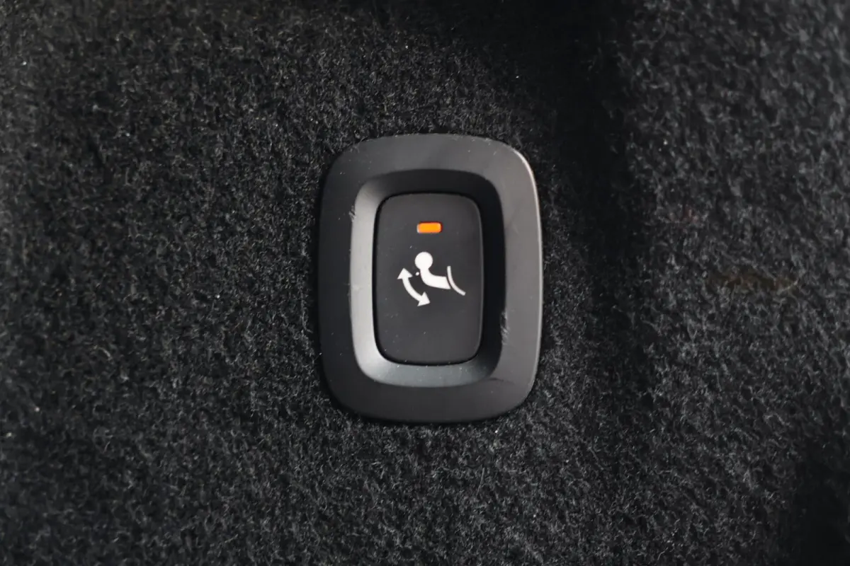 B5 R-Design | Stoelverwarming | Trekhaak | 360° Camera | Panoramadak | Pilot Assist | Memory Seats | Glossy Black | Keyless