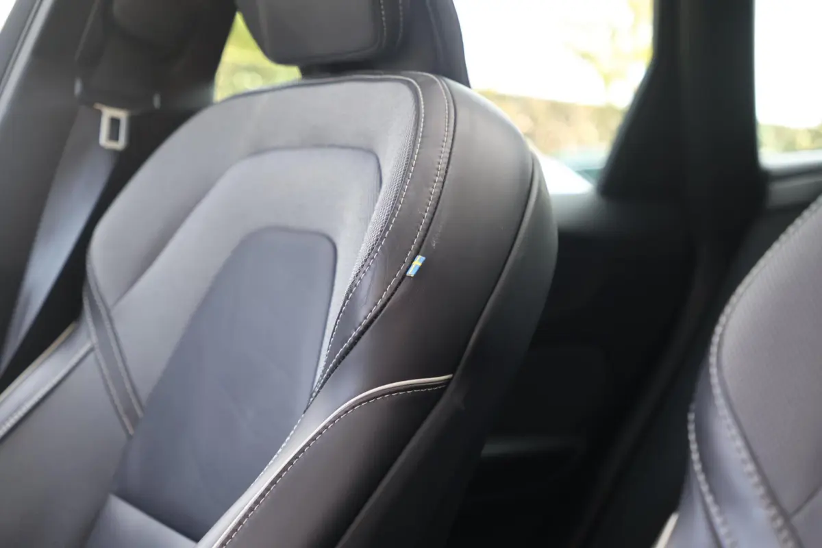 B5 R-Design | Stoelverwarming | Trekhaak | 360° Camera | Panoramadak | Pilot Assist | Memory Seats | Glossy Black | Keyless