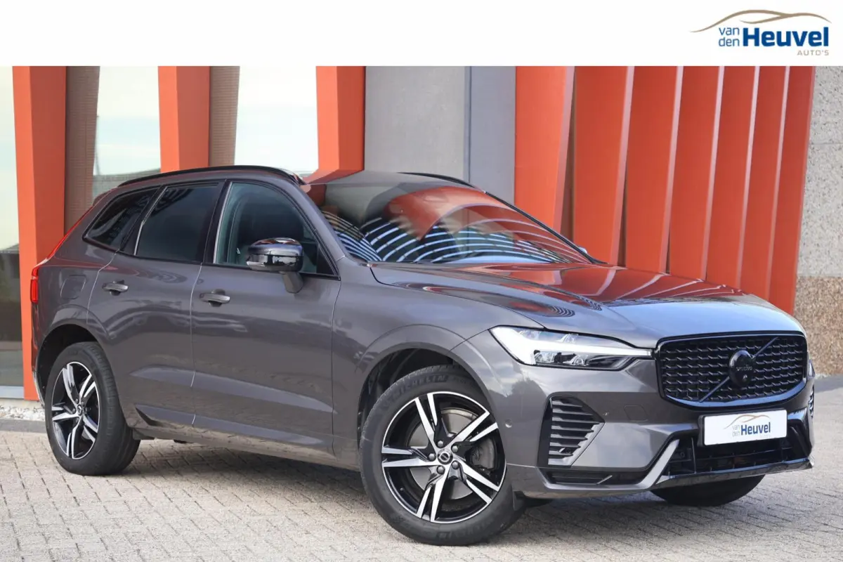 B5 R-Design | Stoelverwarming | Trekhaak | 360° Camera | Panoramadak | Pilot Assist | Memory Seats | Glossy Black | Keyless