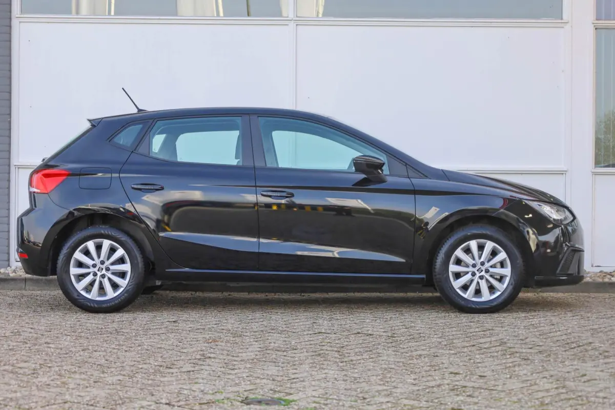 1.0 EcoTSI 95pk Style | Parkeersensor | All-Season Banden | Apple Carplay/Android Auto
