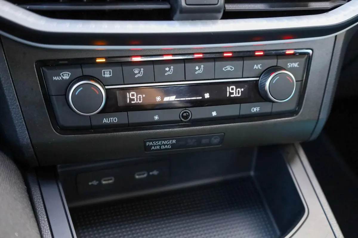 1.0 EcoTSI 95pk Style | Parkeersensor | All-Season Banden | Apple Carplay/Android Auto