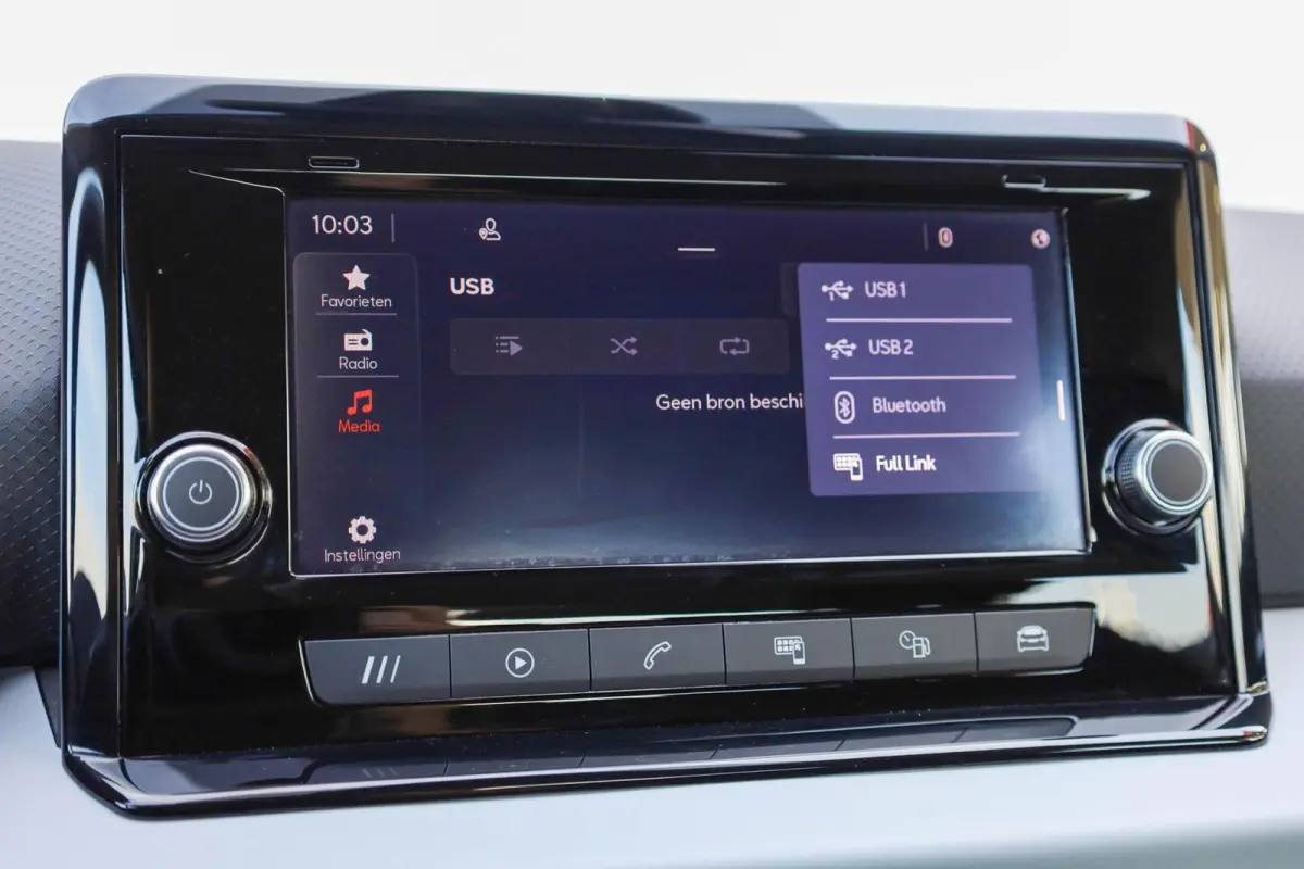 1.0 EcoTSI 95pk Style | Parkeersensor | All-Season Banden | Apple Carplay/Android Auto