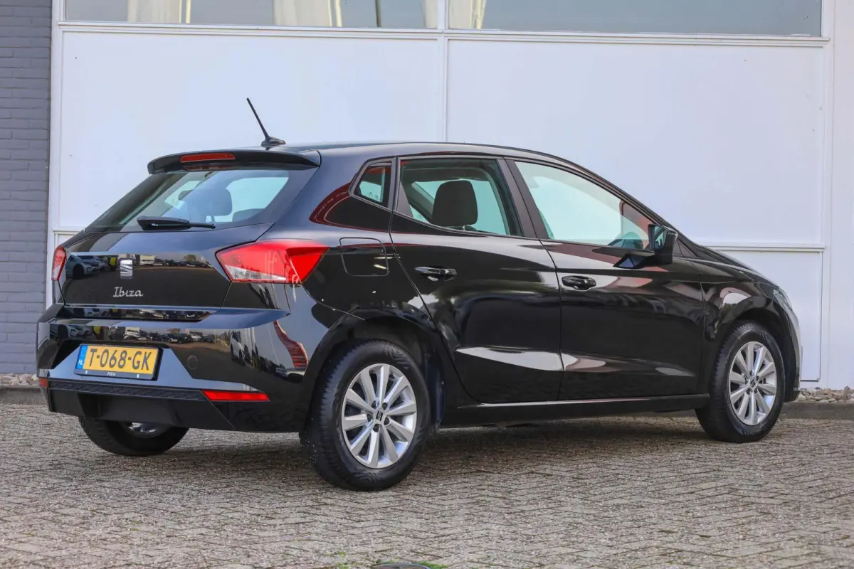 1.0 EcoTSI 95pk Style | Parkeersensor | All-Season Banden | Apple Carplay/Android Auto