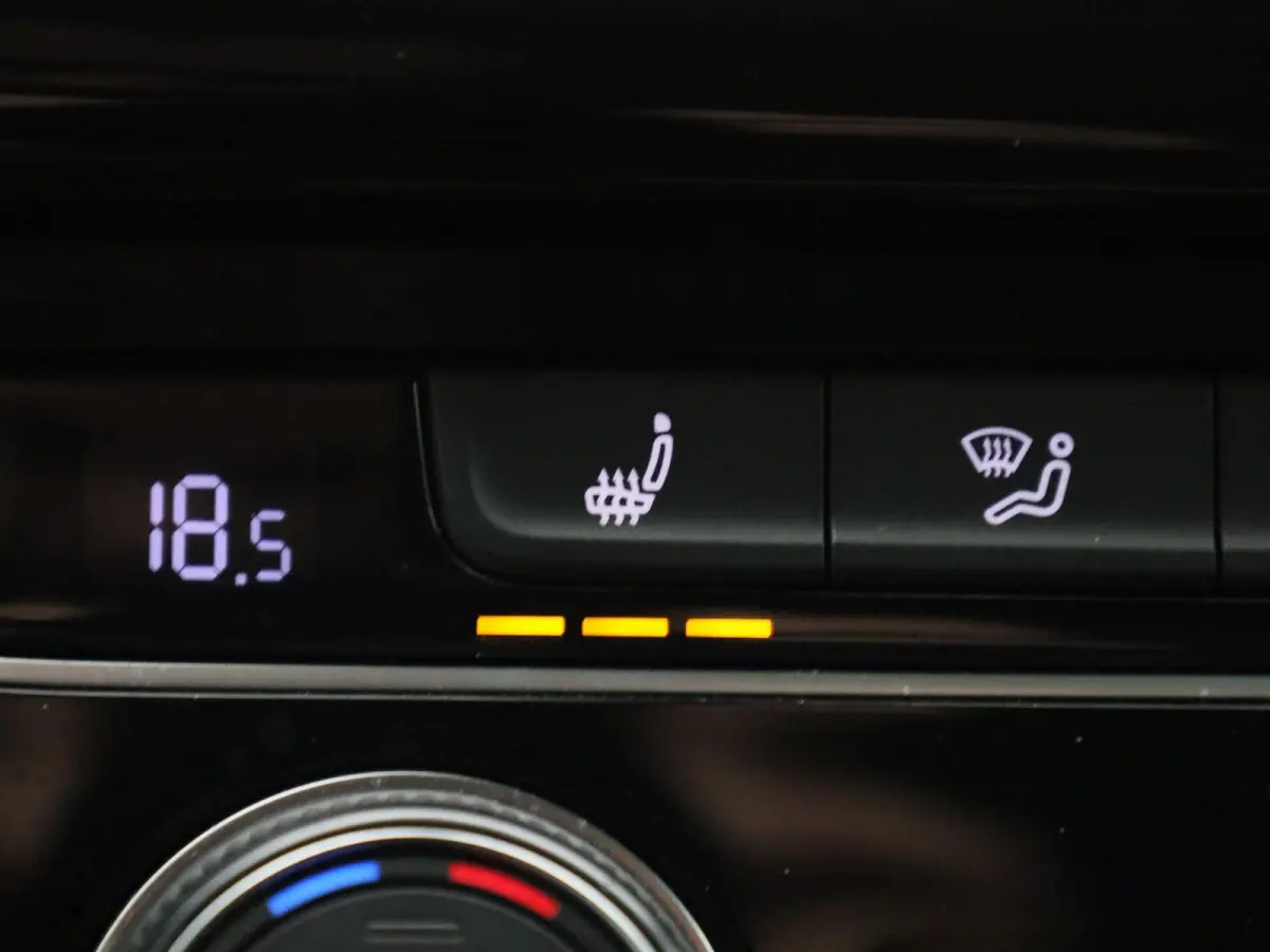1.4 TSI Business Edition Connected R 125 PK| Origineel Nederlands | 1e Eigenaar | Dealeronderhouden | Trekhaak | R-Line Exterieur | Navigatie | Achteruitrijcamera | Stoelverwarming | Climatr