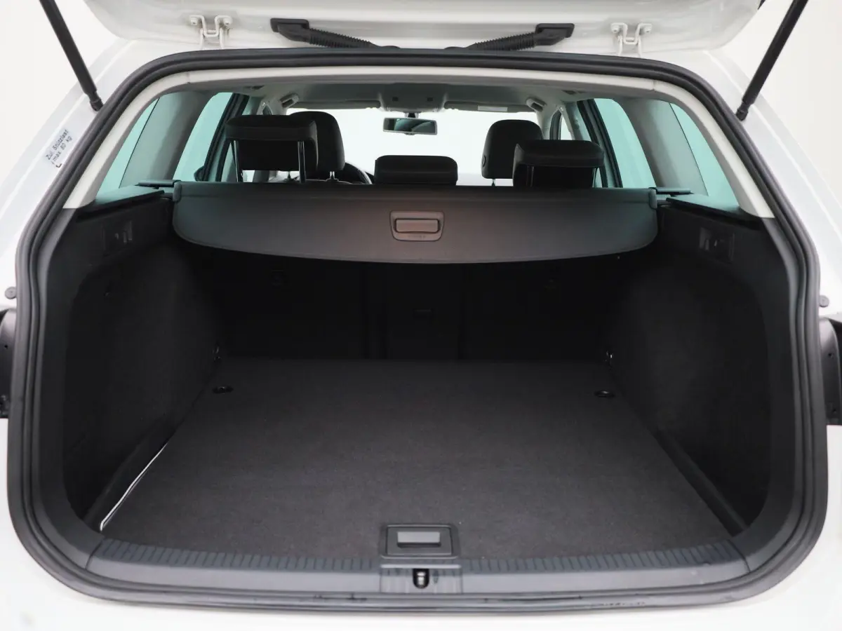 1.4 TSI Business Edition Connected R 125 PK| Origineel Nederlands | 1e Eigenaar | Dealeronderhouden | Trekhaak | R-Line Exterieur | Navigatie | Achteruitrijcamera | Stoelverwarming | Climatr