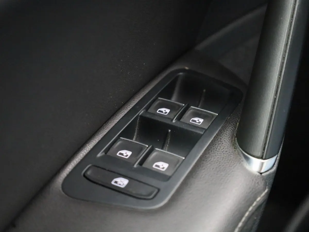 1.4 TSI Business Edition Connected R 125 PK| Origineel Nederlands | 1e Eigenaar | Dealeronderhouden | Trekhaak | R-Line Exterieur | Navigatie | Achteruitrijcamera | Stoelverwarming | Climatr