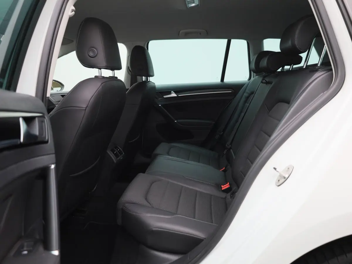 1.4 TSI Business Edition Connected R 125 PK| Origineel Nederlands | 1e Eigenaar | Dealeronderhouden | Trekhaak | R-Line Exterieur | Navigatie | Achteruitrijcamera | Stoelverwarming | Climatr