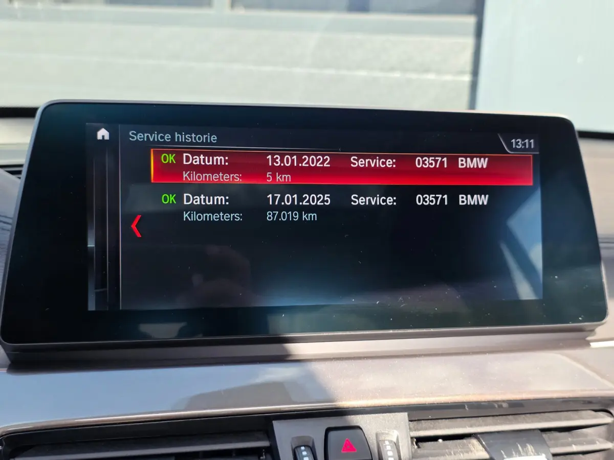 SDrive20i Business Edition Plus | PANO | LEDER | TREKHAAK | NAP | 1E EIGENAAR