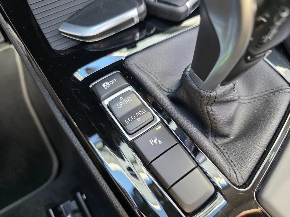 SDrive20i Business Edition Plus | PANO | LEDER | TREKHAAK | NAP | 1E EIGENAAR
