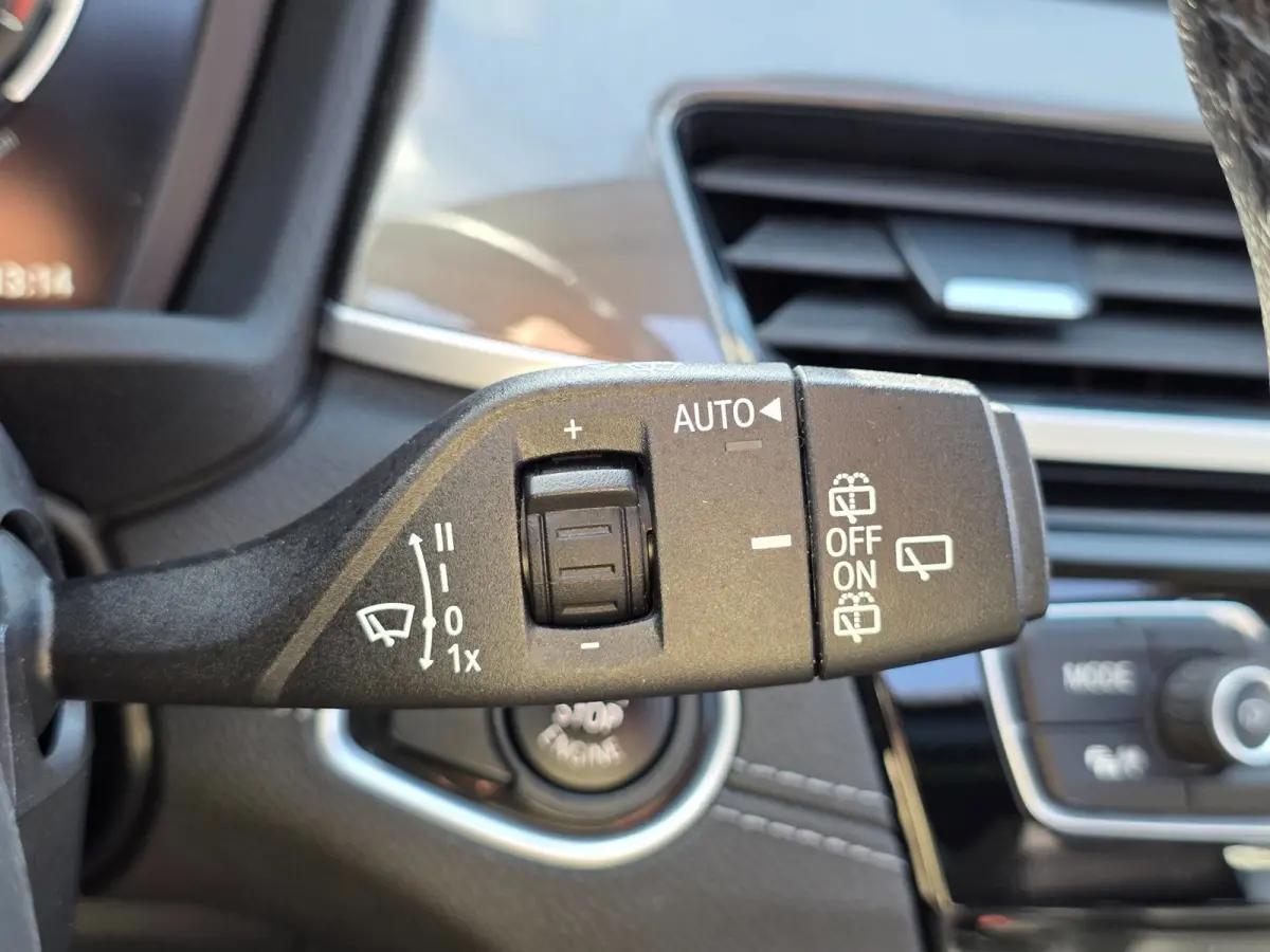 SDrive20i Business Edition Plus | PANO | LEDER | TREKHAAK | NAP | 1E EIGENAAR