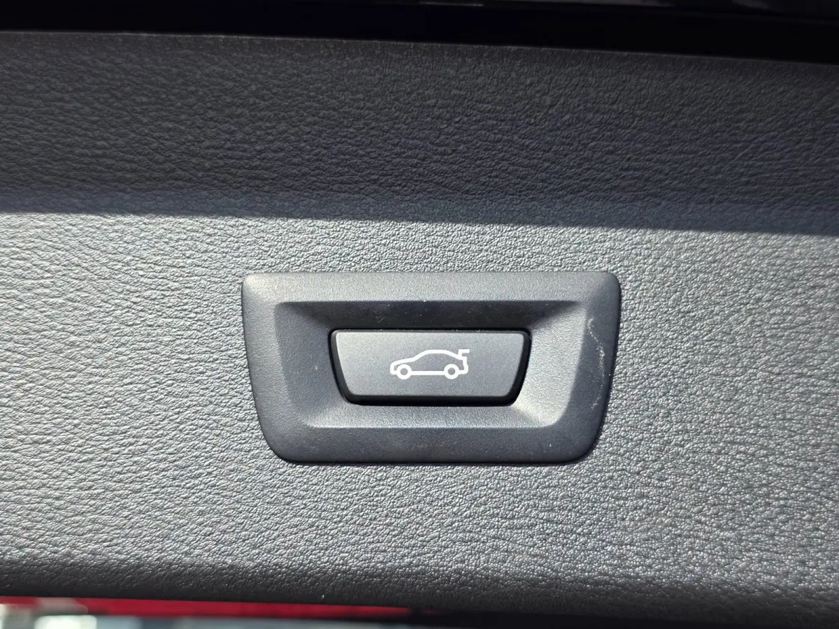 SDrive20i Business Edition Plus | PANO | LEDER | TREKHAAK | NAP | 1E EIGENAAR