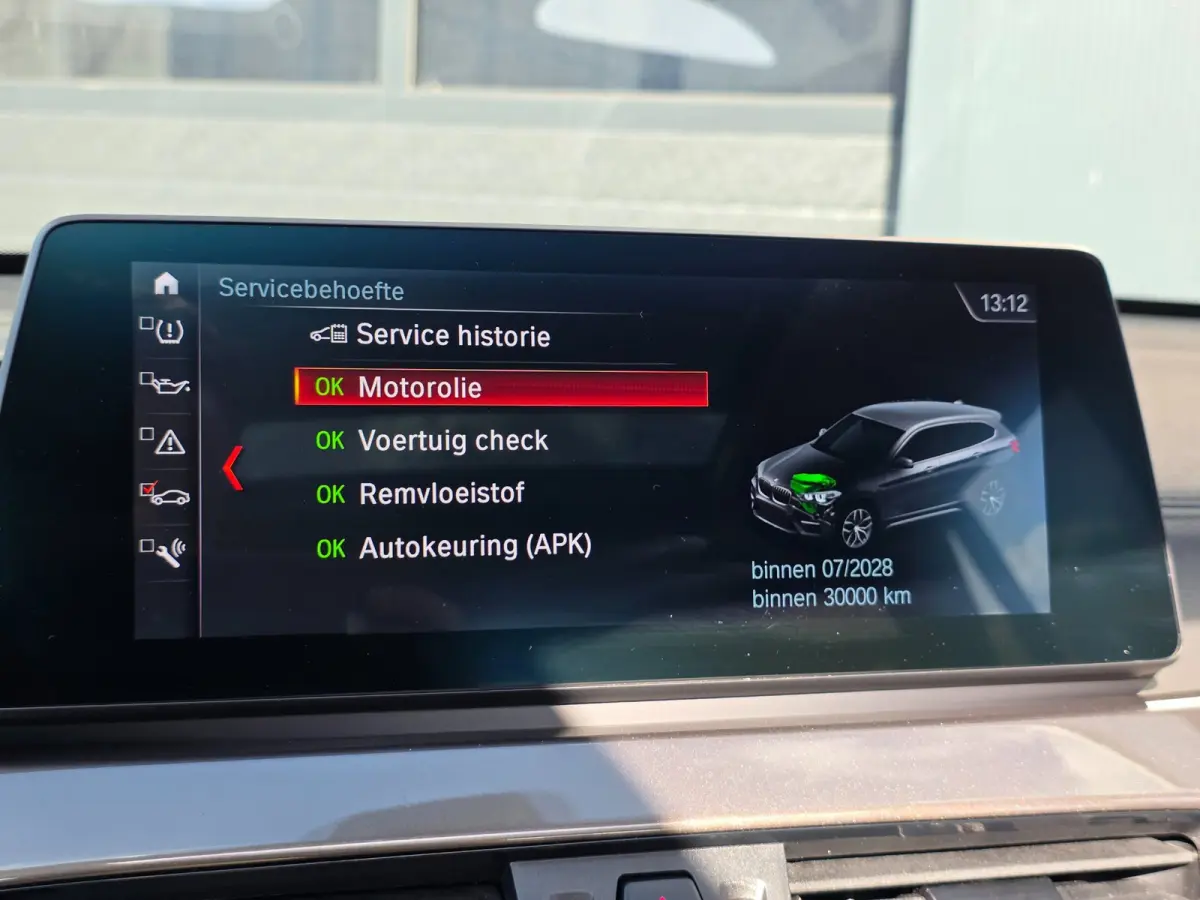 SDrive20i Business Edition Plus | PANO | LEDER | TREKHAAK | NAP | 1E EIGENAAR