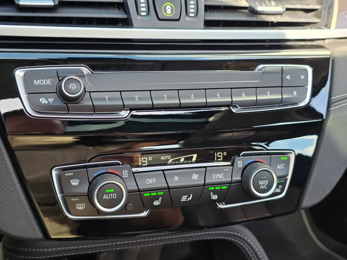 SDrive20i Business Edition Plus | PANO | LEDER | TREKHAAK | NAP | 1E EIGENAAR