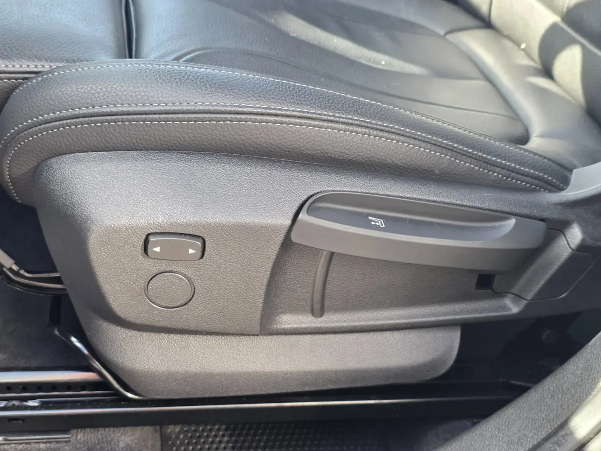 SDrive20i Business Edition Plus | PANO | LEDER | TREKHAAK | NAP | 1E EIGENAAR