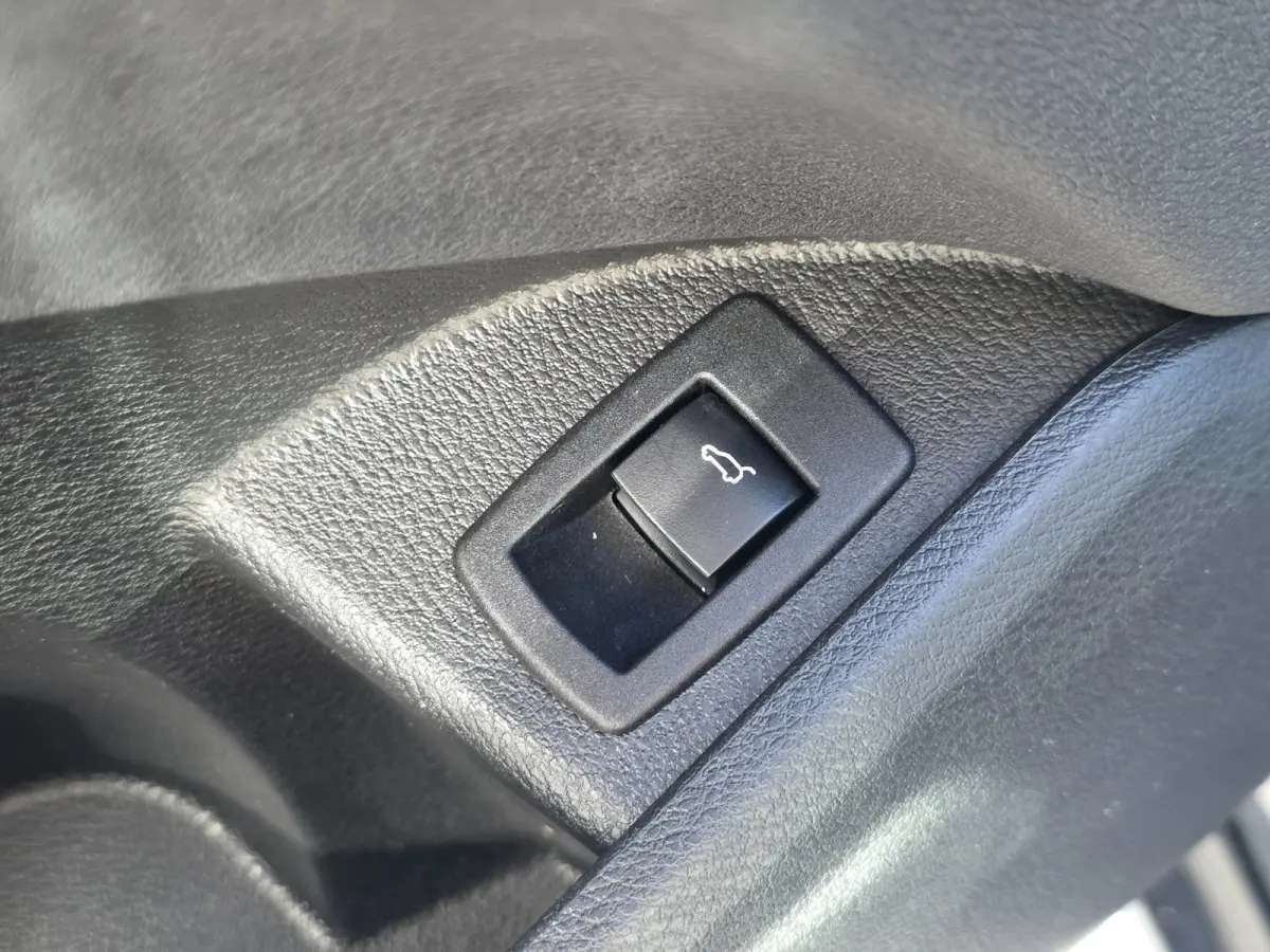 SDrive20i Business Edition Plus | PANO | LEDER | TREKHAAK | NAP | 1E EIGENAAR