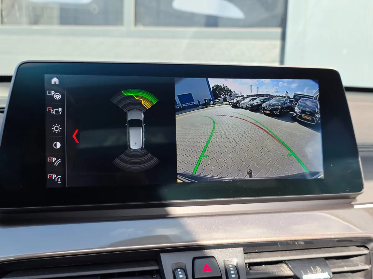 SDrive20i Business Edition Plus | PANO | LEDER | TREKHAAK | NAP | 1E EIGENAAR