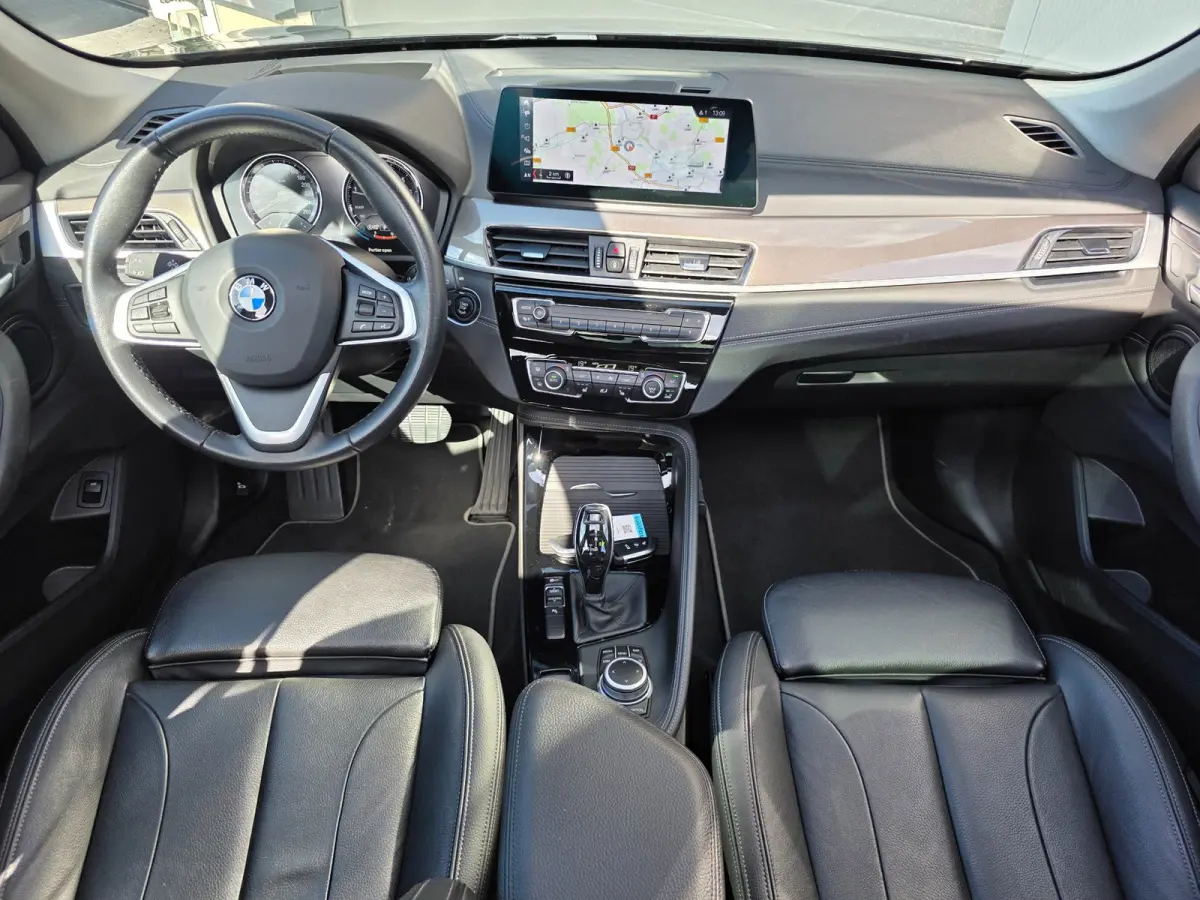 SDrive20i Business Edition Plus | PANO | LEDER | TREKHAAK | NAP | 1E EIGENAAR