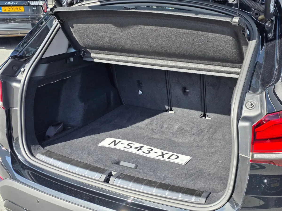 SDrive20i Business Edition Plus | PANO | LEDER | TREKHAAK | NAP | 1E EIGENAAR