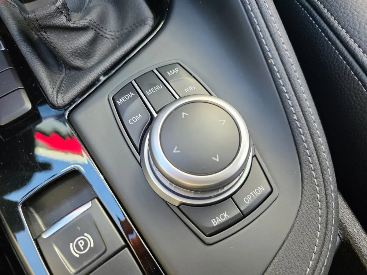 SDrive20i Business Edition Plus | PANO | LEDER | TREKHAAK | NAP | 1E EIGENAAR