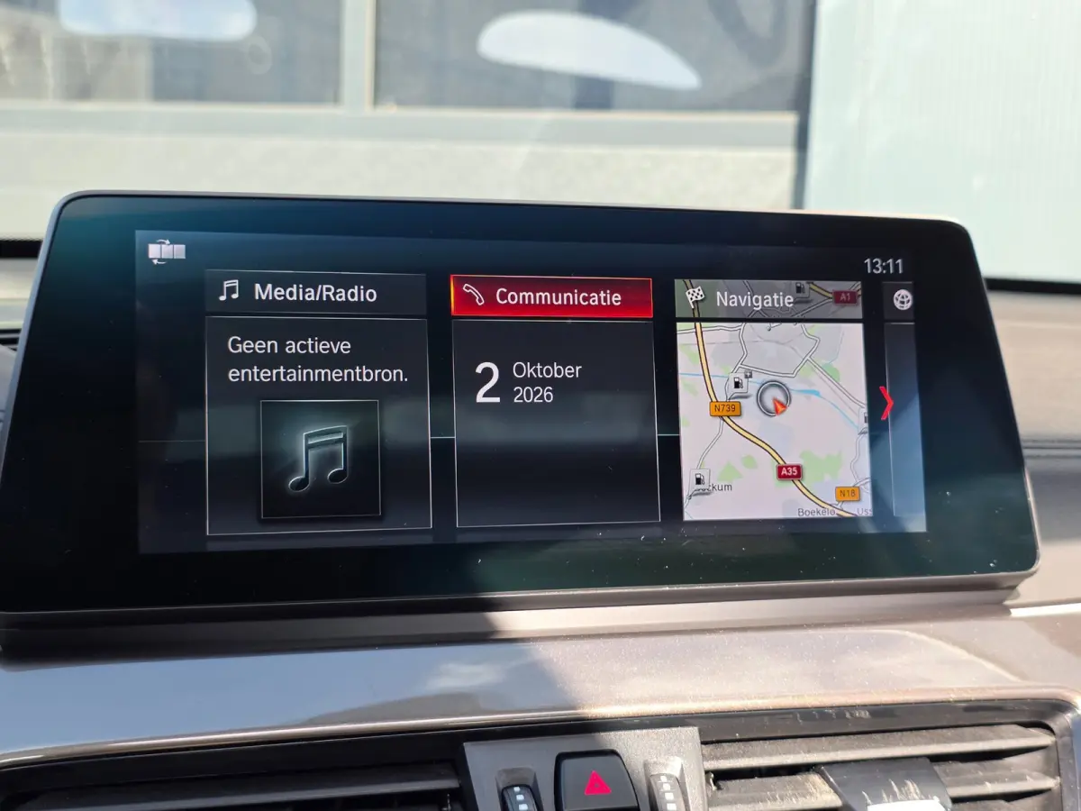 SDrive20i Business Edition Plus | PANO | LEDER | TREKHAAK | NAP | 1E EIGENAAR