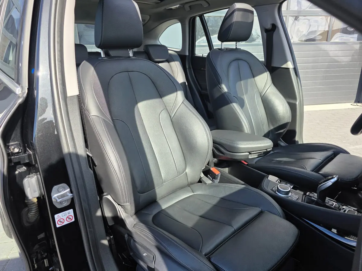 SDrive20i Business Edition Plus | PANO | LEDER | TREKHAAK | NAP | 1E EIGENAAR