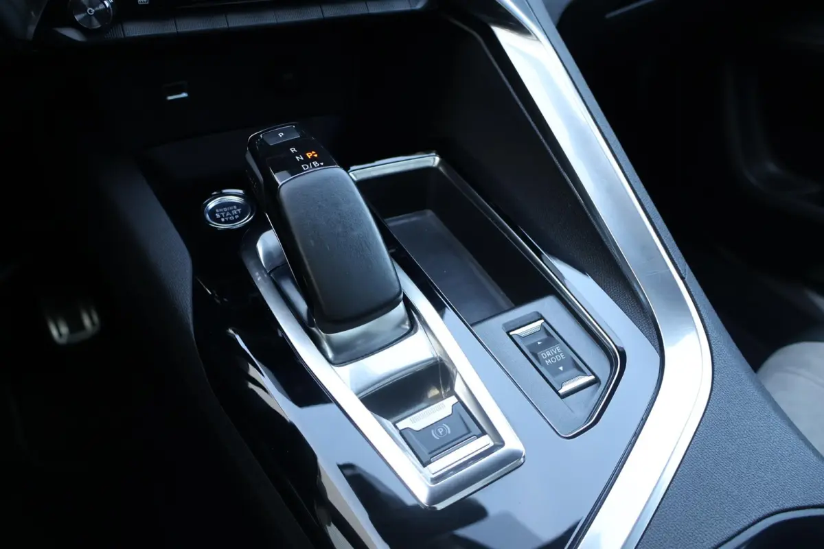 1.6 HYbrid 225 GT 1e Eigenaar | Dealer Onderh | NL-Auto | Pano | SOH92% | BTW | Night Vision | Elek klep | Stoelverwarming | 360Cam | Navi | ACC | Climate | Carplay | 1 Kabel