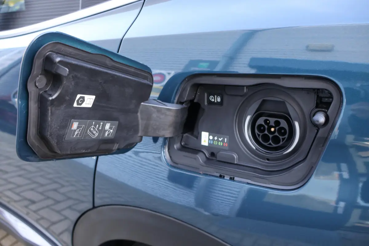 1.6 HYbrid 225 GT 1e Eigenaar | Dealer Onderh | NL-Auto | Pano | SOH92% | BTW | Night Vision | Elek klep | Stoelverwarming | 360Cam | Navi | ACC | Climate | Carplay | 1 Kabel