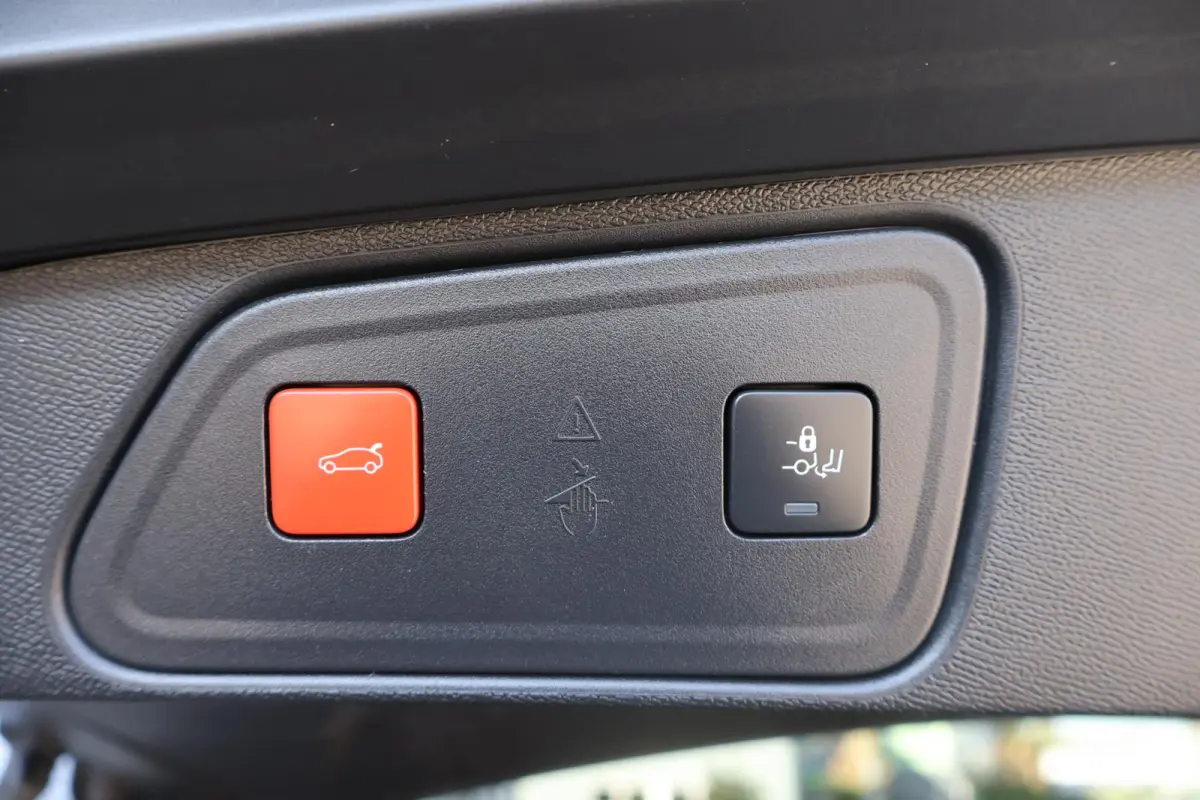1.6 HYbrid 225 GT 1e Eigenaar | Dealer Onderh | NL-Auto | Pano | SOH92% | BTW | Night Vision | Elek klep | Stoelverwarming | 360Cam | Navi | ACC | Climate | Carplay | 1 Kabel