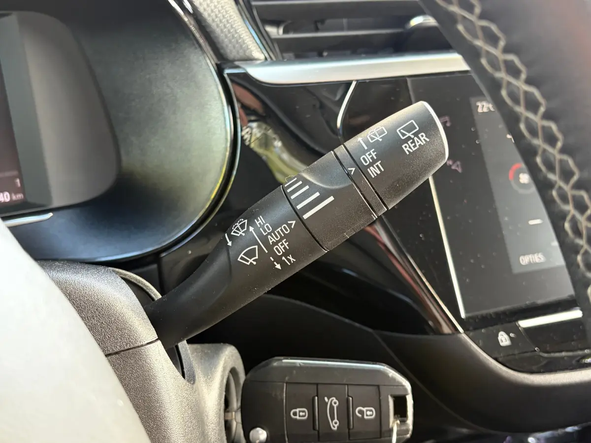 1.2 100 PK Elegance | NAVIGATIE + APPLE CARPLAY/ANDROID AUTO| CAMERA + PARKEERSENSOREN ACHTER| LED KOPLAMPEN| ELEC. CLIMATIE CONTROL| DAB| EERSTE EIGENAAR| DEALER ONDERHOUDEN|