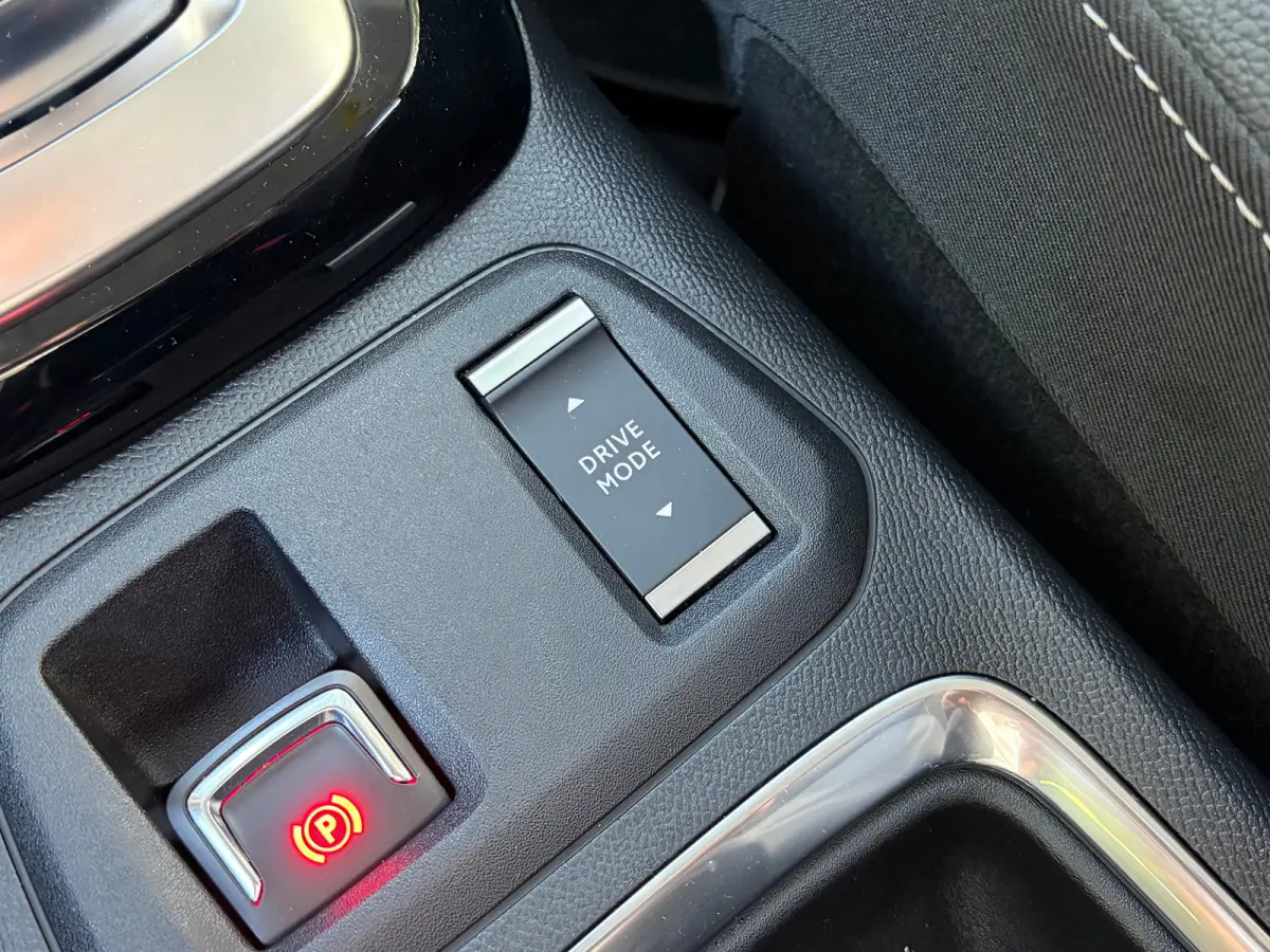 1.2 100 PK Elegance | NAVIGATIE + APPLE CARPLAY/ANDROID AUTO| CAMERA + PARKEERSENSOREN ACHTER| LED KOPLAMPEN| ELEC. CLIMATIE CONTROL| DAB| EERSTE EIGENAAR| DEALER ONDERHOUDEN|