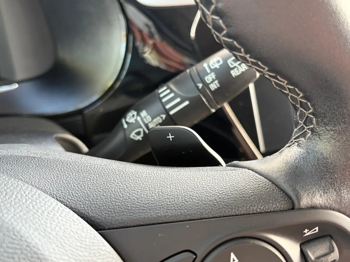 1.2 100 PK Elegance | NAVIGATIE + APPLE CARPLAY/ANDROID AUTO| CAMERA + PARKEERSENSOREN ACHTER| LED KOPLAMPEN| ELEC. CLIMATIE CONTROL| DAB| EERSTE EIGENAAR| DEALER ONDERHOUDEN|