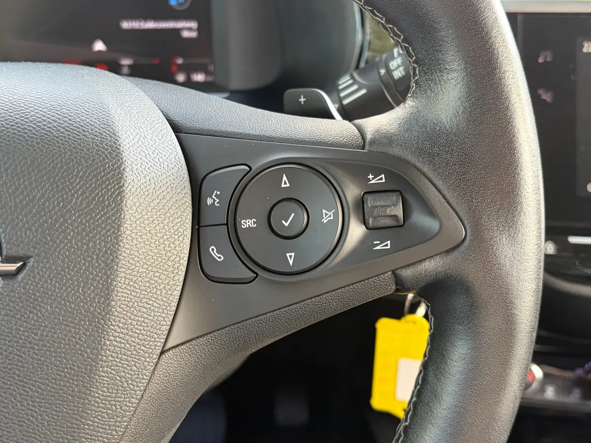 1.2 100 PK Elegance | NAVIGATIE + APPLE CARPLAY/ANDROID AUTO| CAMERA + PARKEERSENSOREN ACHTER| LED KOPLAMPEN| ELEC. CLIMATIE CONTROL| DAB| EERSTE EIGENAAR| DEALER ONDERHOUDEN|