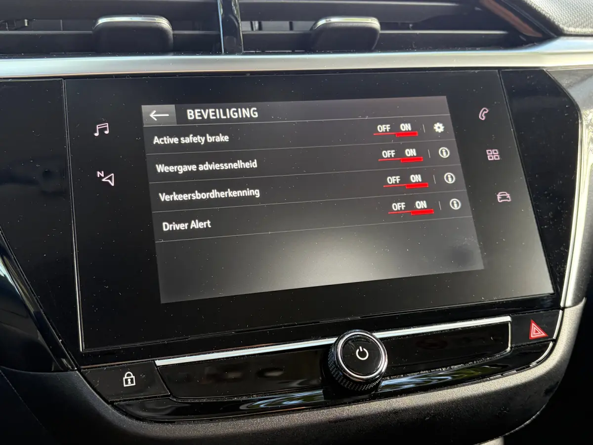 1.2 100 PK Elegance | NAVIGATIE + APPLE CARPLAY/ANDROID AUTO| CAMERA + PARKEERSENSOREN ACHTER| LED KOPLAMPEN| ELEC. CLIMATIE CONTROL| DAB| EERSTE EIGENAAR| DEALER ONDERHOUDEN|