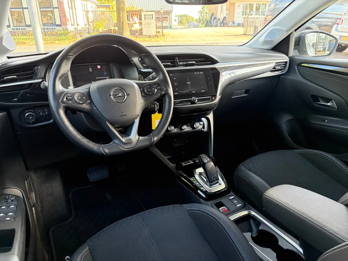 1.2 100 PK Elegance | NAVIGATIE + APPLE CARPLAY/ANDROID AUTO| CAMERA + PARKEERSENSOREN ACHTER| LED KOPLAMPEN| ELEC. CLIMATIE CONTROL| DAB| EERSTE EIGENAAR| DEALER ONDERHOUDEN|