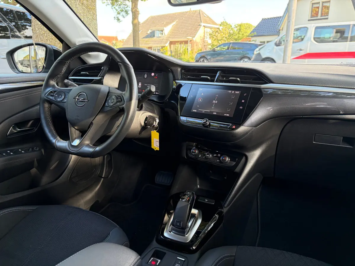 1.2 100 PK Elegance | NAVIGATIE + APPLE CARPLAY/ANDROID AUTO| CAMERA + PARKEERSENSOREN ACHTER| LED KOPLAMPEN| ELEC. CLIMATIE CONTROL| DAB| EERSTE EIGENAAR| DEALER ONDERHOUDEN|
