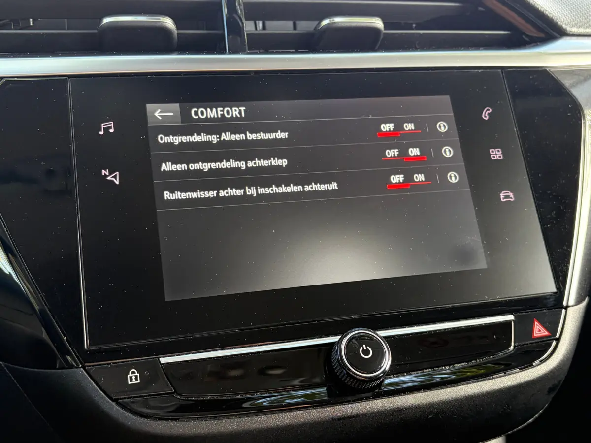 1.2 100 PK Elegance | NAVIGATIE + APPLE CARPLAY/ANDROID AUTO| CAMERA + PARKEERSENSOREN ACHTER| LED KOPLAMPEN| ELEC. CLIMATIE CONTROL| DAB| EERSTE EIGENAAR| DEALER ONDERHOUDEN|