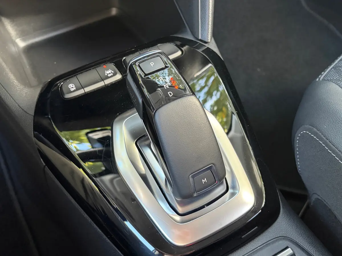 1.2 100 PK Elegance | NAVIGATIE + APPLE CARPLAY/ANDROID AUTO| CAMERA + PARKEERSENSOREN ACHTER| LED KOPLAMPEN| ELEC. CLIMATIE CONTROL| DAB| EERSTE EIGENAAR| DEALER ONDERHOUDEN|