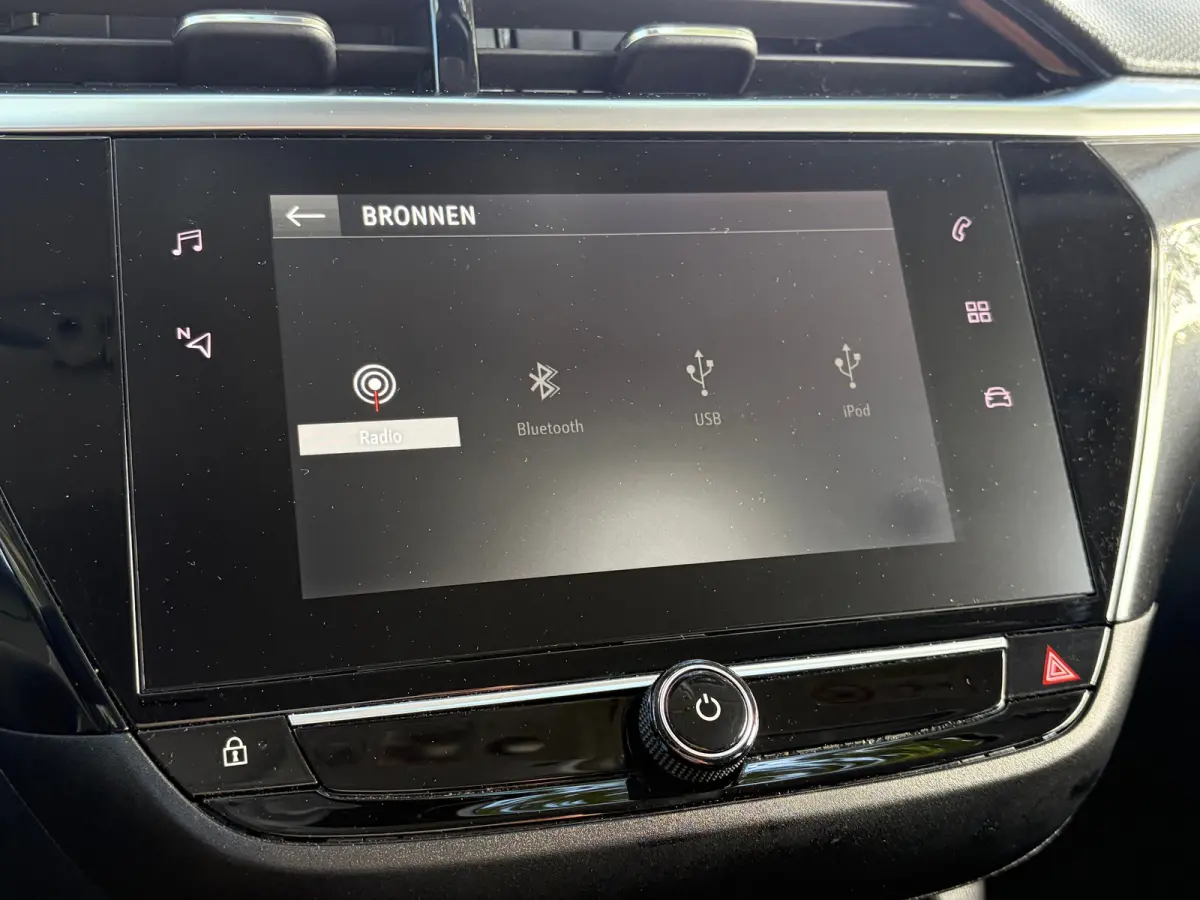 1.2 100 PK Elegance | NAVIGATIE + APPLE CARPLAY/ANDROID AUTO| CAMERA + PARKEERSENSOREN ACHTER| LED KOPLAMPEN| ELEC. CLIMATIE CONTROL| DAB| EERSTE EIGENAAR| DEALER ONDERHOUDEN|