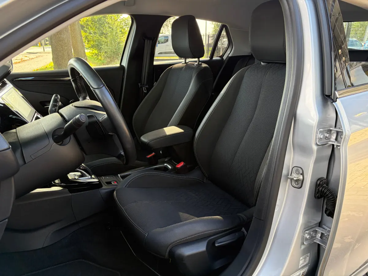 1.2 100 PK Elegance | NAVIGATIE + APPLE CARPLAY/ANDROID AUTO| CAMERA + PARKEERSENSOREN ACHTER| LED KOPLAMPEN| ELEC. CLIMATIE CONTROL| DAB| EERSTE EIGENAAR| DEALER ONDERHOUDEN|