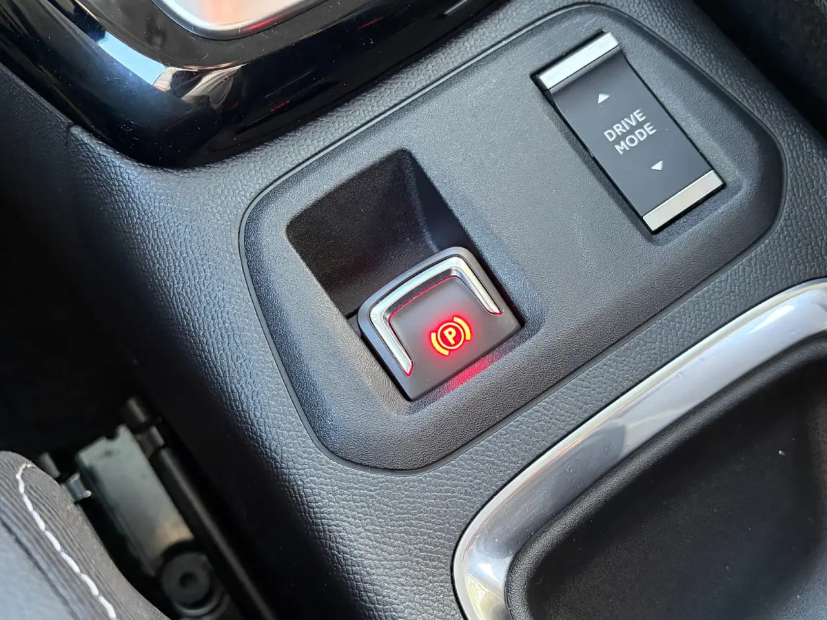 1.2 100 PK Elegance | NAVIGATIE + APPLE CARPLAY/ANDROID AUTO| CAMERA + PARKEERSENSOREN ACHTER| LED KOPLAMPEN| ELEC. CLIMATIE CONTROL| DAB| EERSTE EIGENAAR| DEALER ONDERHOUDEN|