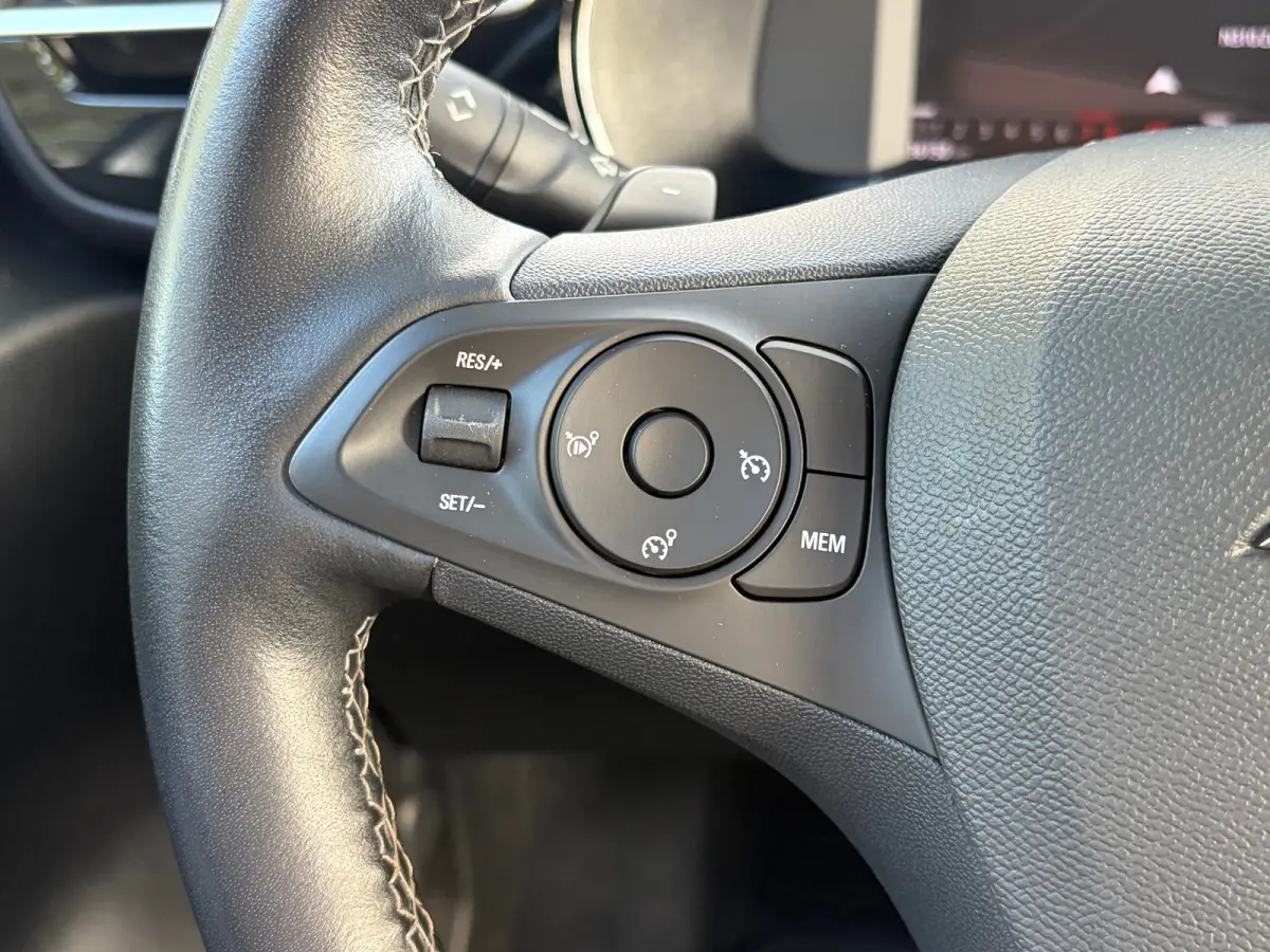 1.2 100 PK Elegance | NAVIGATIE + APPLE CARPLAY/ANDROID AUTO| CAMERA + PARKEERSENSOREN ACHTER| LED KOPLAMPEN| ELEC. CLIMATIE CONTROL| DAB| EERSTE EIGENAAR| DEALER ONDERHOUDEN|