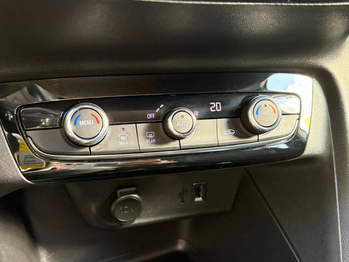 1.2 100 PK Elegance | NAVIGATIE + APPLE CARPLAY/ANDROID AUTO| CAMERA + PARKEERSENSOREN ACHTER| LED KOPLAMPEN| ELEC. CLIMATIE CONTROL| DAB| EERSTE EIGENAAR| DEALER ONDERHOUDEN|