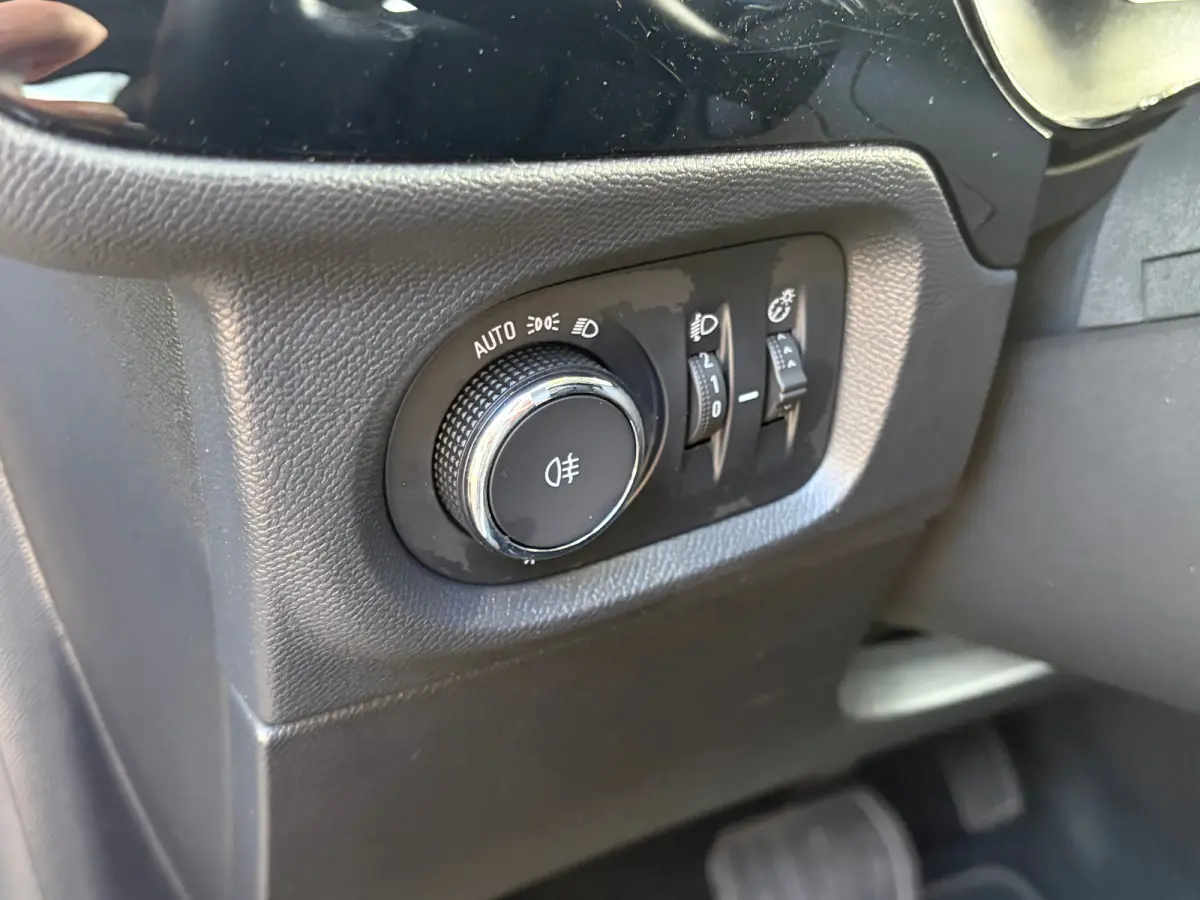 1.2 100 PK Elegance | NAVIGATIE + APPLE CARPLAY/ANDROID AUTO| CAMERA + PARKEERSENSOREN ACHTER| LED KOPLAMPEN| ELEC. CLIMATIE CONTROL| DAB| EERSTE EIGENAAR| DEALER ONDERHOUDEN|