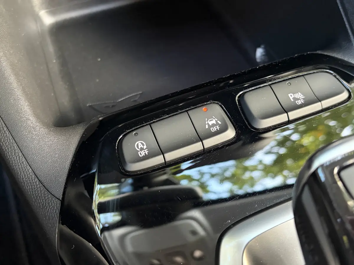 1.2 100 PK Elegance | NAVIGATIE + APPLE CARPLAY/ANDROID AUTO| CAMERA + PARKEERSENSOREN ACHTER| LED KOPLAMPEN| ELEC. CLIMATIE CONTROL| DAB| EERSTE EIGENAAR| DEALER ONDERHOUDEN|